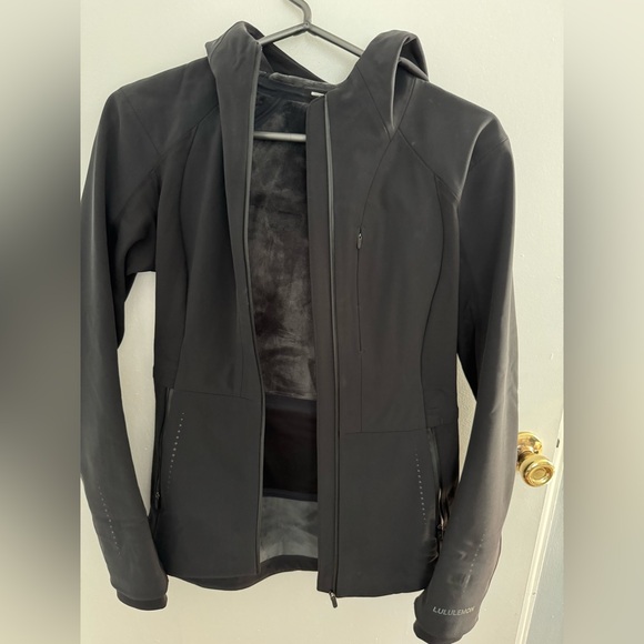 Women's Black Lululemon Cross Chill Repel Jacket - Picture 2 of 7
